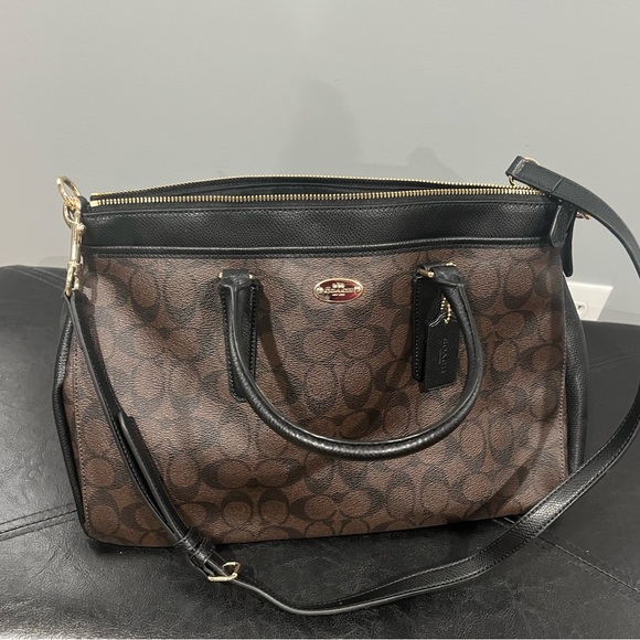 Coach Handbags - Preloved Coach bag